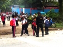 อำนวยความปลอดภัยพาเด็กนักเรียนโรงเรียนบ้านบูเกะบากง 