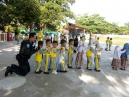 เข้าเยี่ยมเยียนคณะครูและนักเรียนโรงเรียนบ้านยือลอ พร้อมทั้งร่วมร้องเพลงชาติไทย 